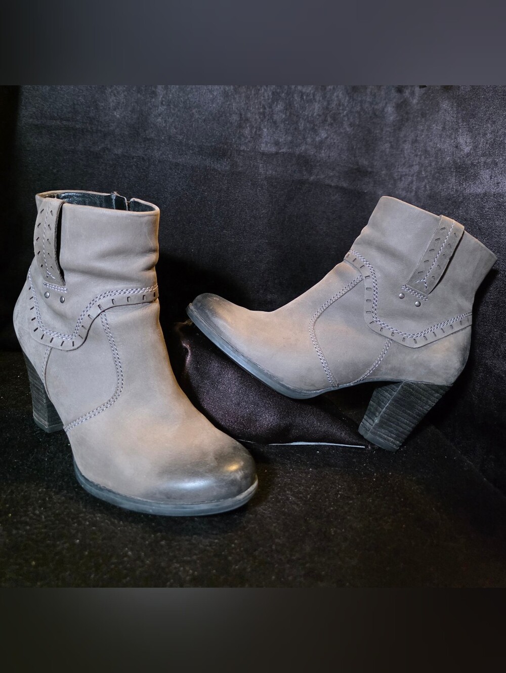 Clarks Women's Taupe Suede Ankle Boots - Stylish Heeled Booties Size 8.5m